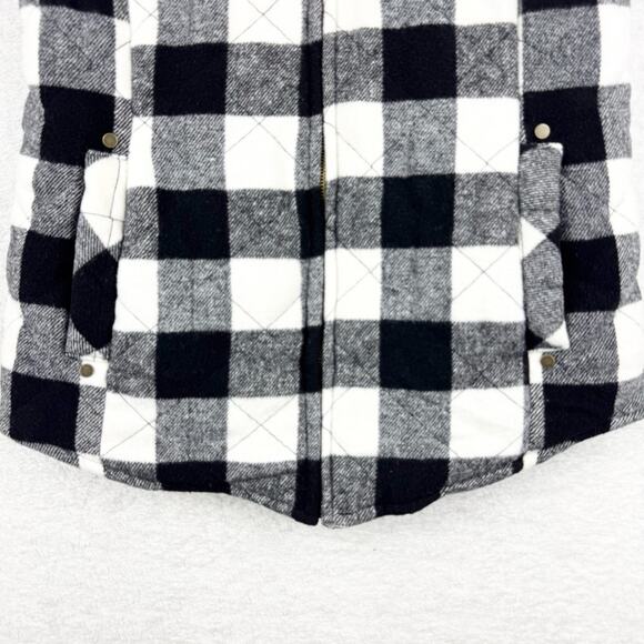 NWT Maurices Black Buffalo Plaid Sherpa Block Full Zip Vest Black/White Size XS - Picture 4 of 13